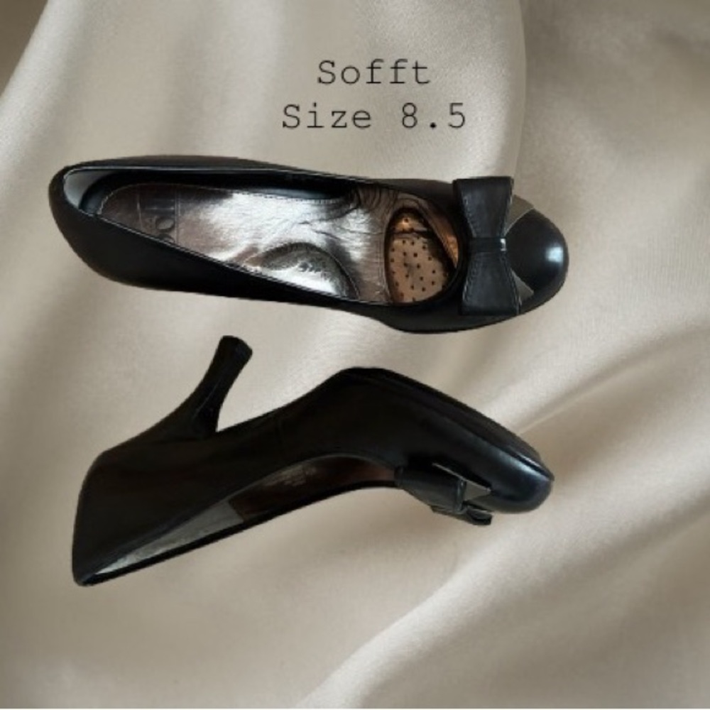 Sofft Women's Classic Black Heels with Bow